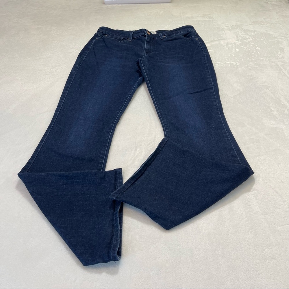 LEVIS, SIGNATURE WOMENS JEANS SIZE 10M MID RISE BOOTCUT